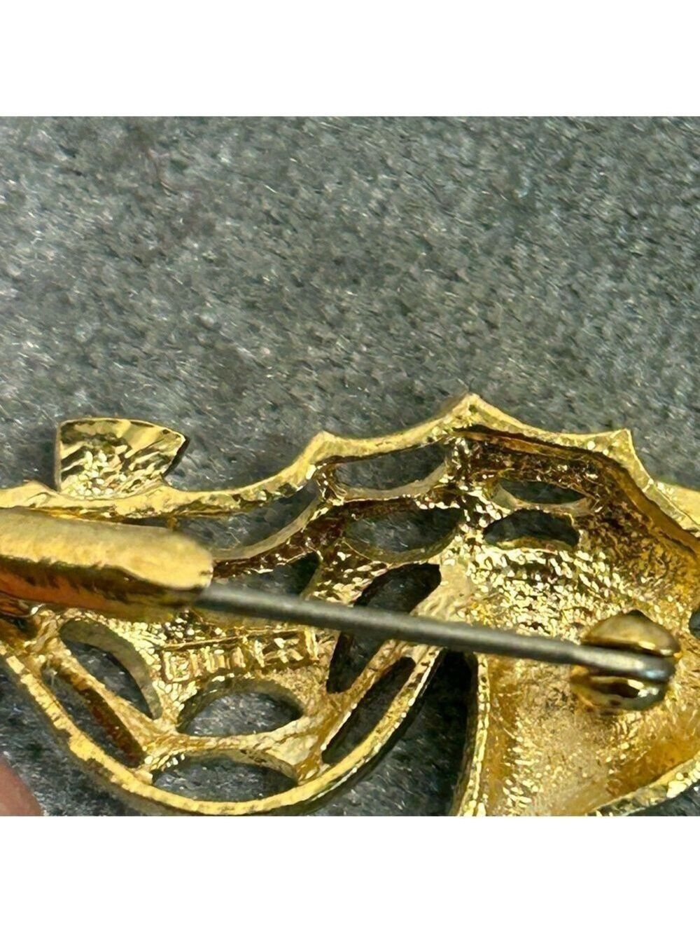 Butler vintage 1980s gold tone crystal rhinestone seahorse brooch pin - Picture 4 of 7